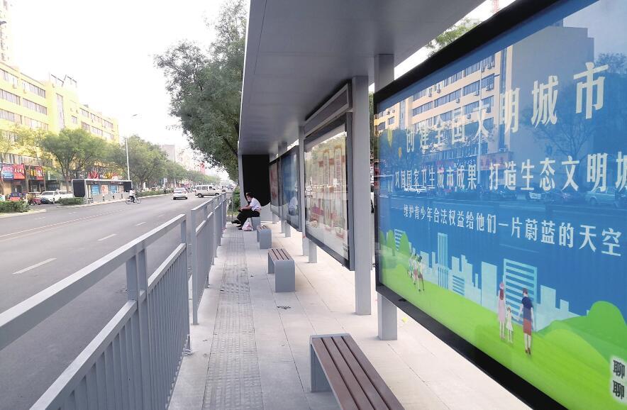 安全舒適山東新式公交候車站臺更懂乘客所想