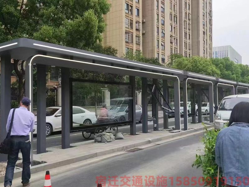 公交候車(chē)亭生產(chǎn)廠(chǎng)家現(xiàn)場(chǎng)安裝案例